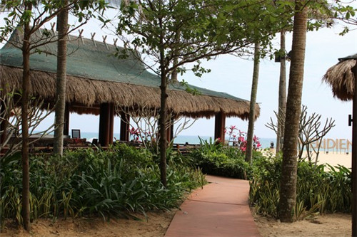 开理发店还是奶茶店好呢女生，开理发店还是奶茶店好呢